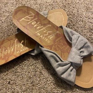 Blowfish slide sandals size 10 khaki color bow